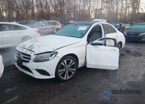 2019 Mercedes-Benz C 300 4Matic z USA, uszkodzony, nr VIN 55SWF8EB7KU301546